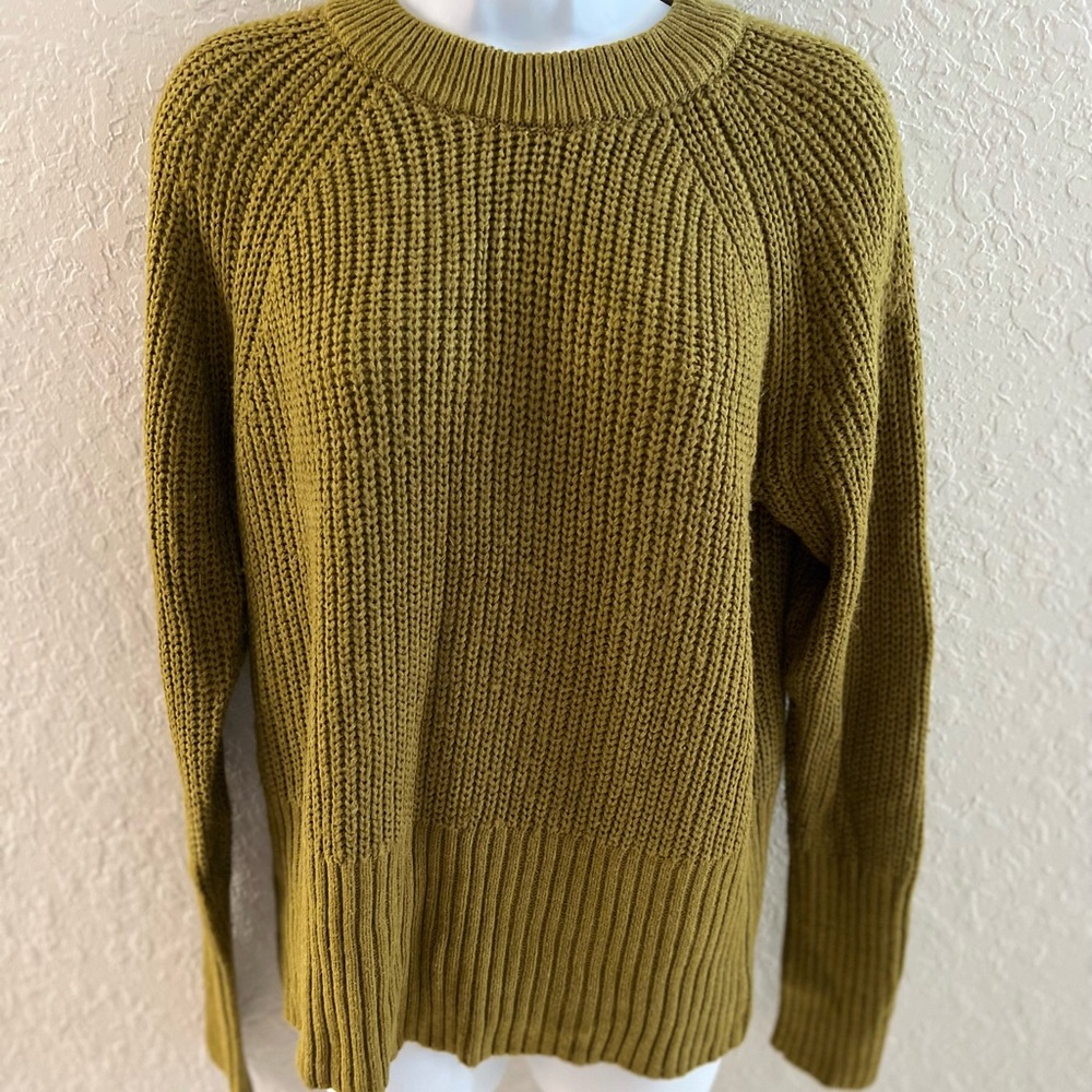 Universal Thread woven green sweater crew neck